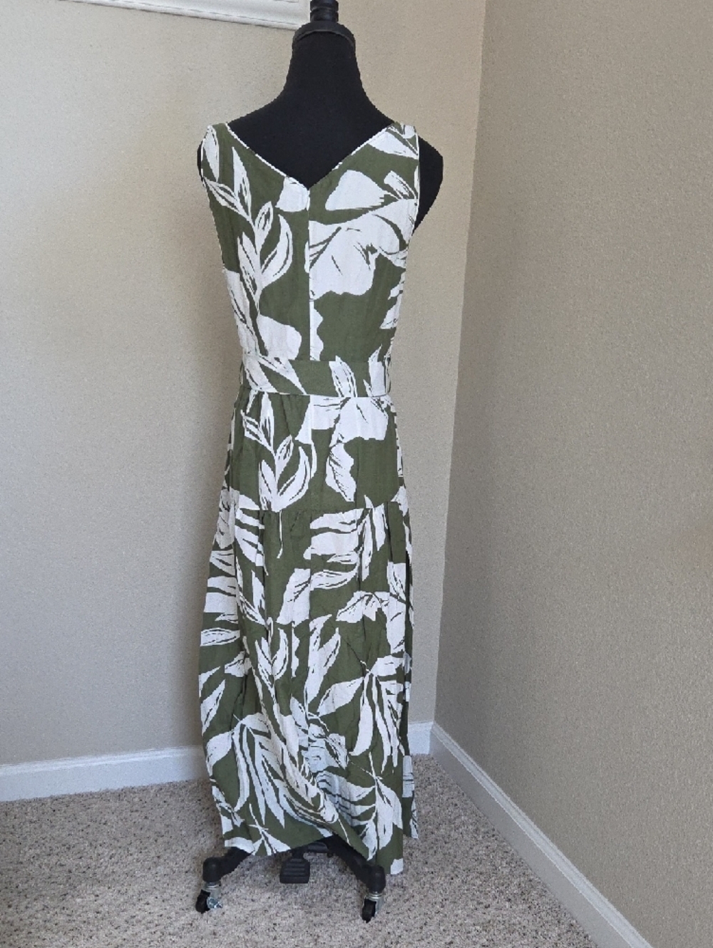 Ann Taylor | Olive and White Leaf-Print Sleeveless Maxi Dress, Size 4 - Picture 3 of 7